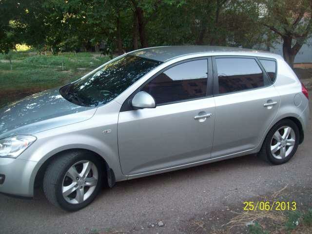 Серый Киа Сид, объемом двигателя 2 л и пробегом 68 тыс. км за 14500 $, фото 1 на Automoto.ua