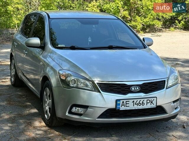 Серый Киа Сид, объемом двигателя 1.4 л и пробегом 262 тыс. км за 5300 $, фото 1 на Automoto.ua