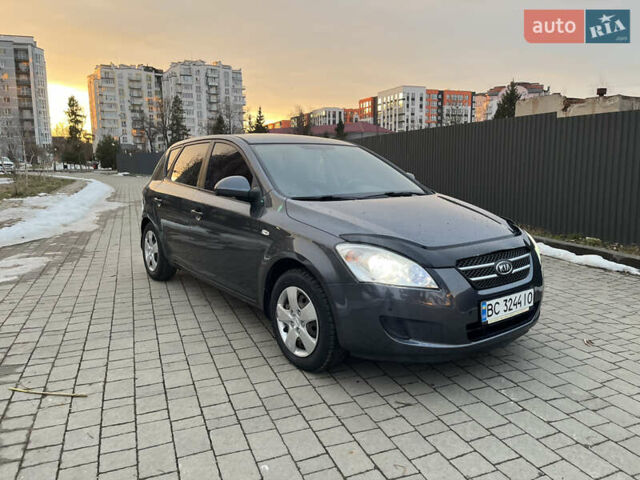 Сірий Кіа Сід, об'ємом двигуна 1.59 л та пробігом 130 тис. км за 7000 $, фото 1 на Automoto.ua