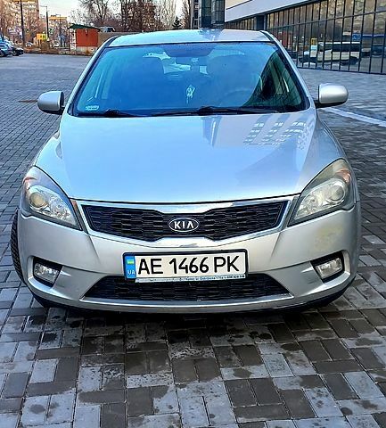 Серый Киа Сид, объемом двигателя 1.4 л и пробегом 261 тыс. км за 4600 $, фото 1 на Automoto.ua