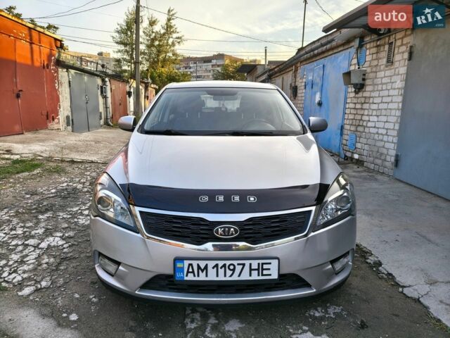 Серый Киа Сид, объемом двигателя 1.6 л и пробегом 273 тыс. км за 6000 $, фото 1 на Automoto.ua