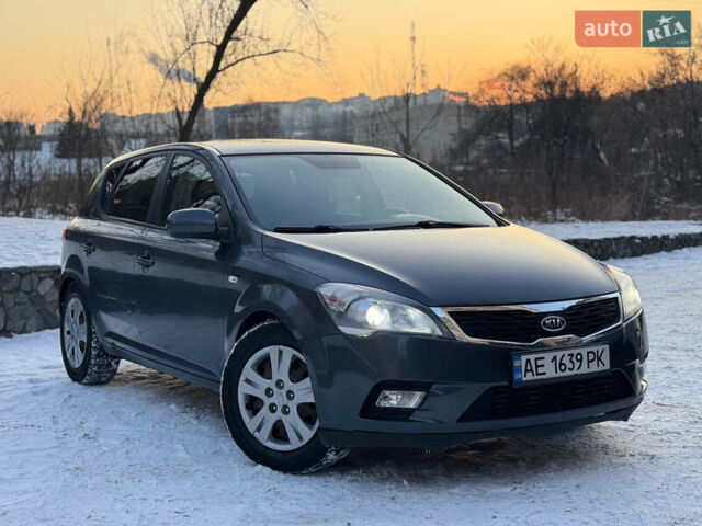 Серый Киа Сид, объемом двигателя 1.4 л и пробегом 265 тыс. км за 5000 $, фото 1 на Automoto.ua