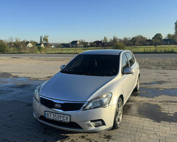 Серый Киа Сид, объемом двигателя 1.59 л и пробегом 187 тыс. км за 5100 $, фото 1 на Automoto.ua