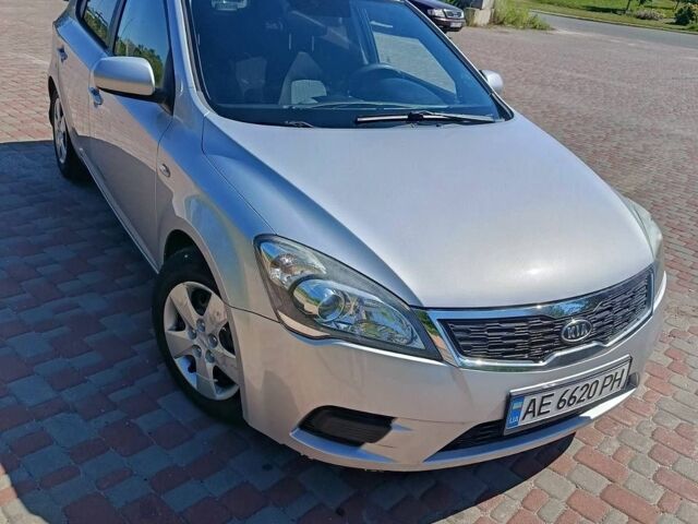 Серый Киа Сид, объемом двигателя 1.4 л и пробегом 235 тыс. км за 5100 $, фото 1 на Automoto.ua
