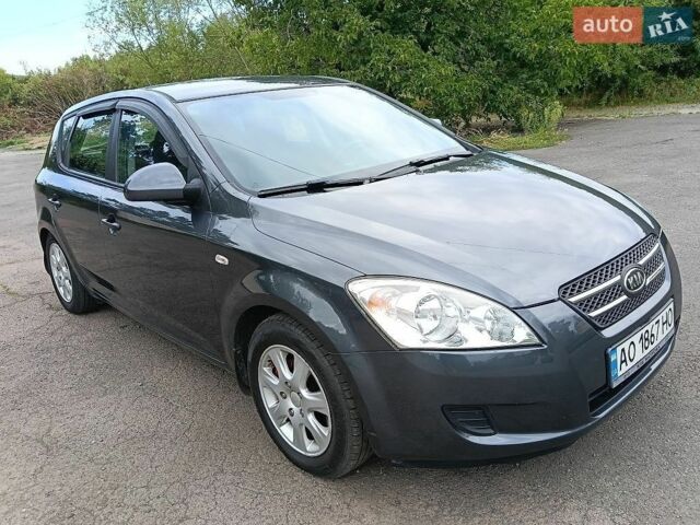 Серый Киа Сид, объемом двигателя 1.4 л и пробегом 170 тыс. км за 5502 $, фото 1 на Automoto.ua