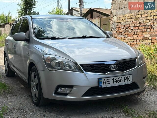 Сірий Кіа Сід, об'ємом двигуна 1.4 л та пробігом 263 тис. км за 5300 $, фото 1 на Automoto.ua