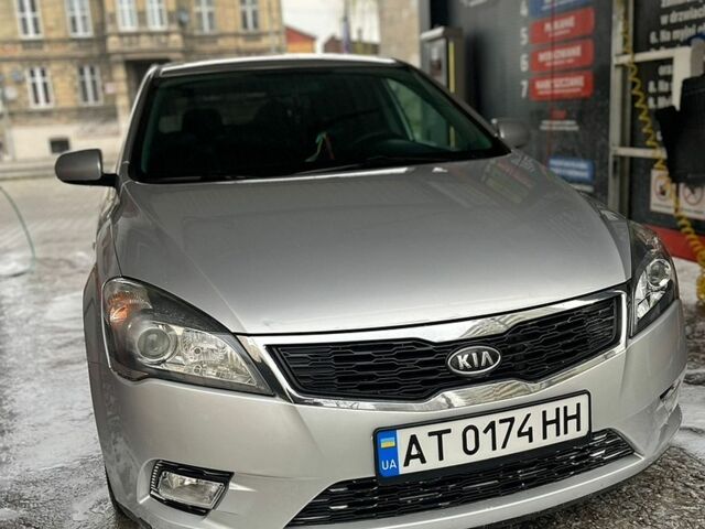 Сірий Кіа Сід, об'ємом двигуна 1.6 л та пробігом 252 тис. км за 6500 $, фото 1 на Automoto.ua