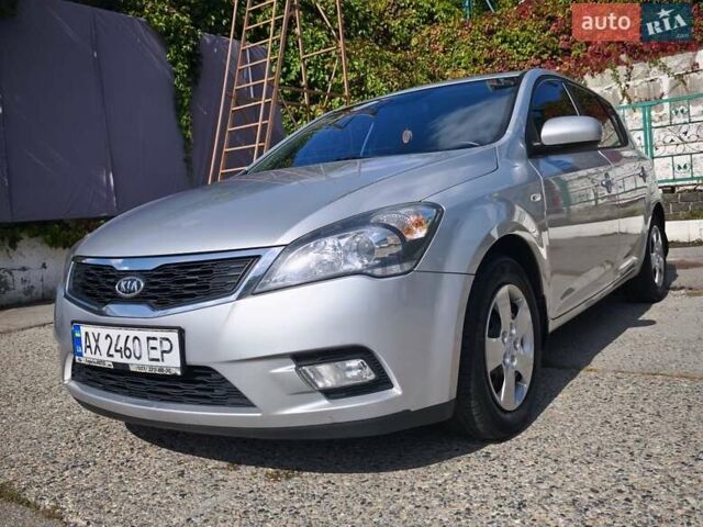Серый Киа Сид, объемом двигателя 1.59 л и пробегом 202 тыс. км за 6200 $, фото 1 на Automoto.ua
