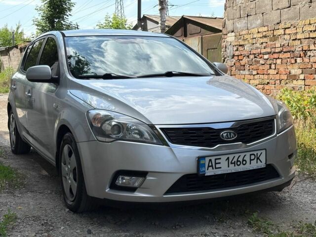 Серый Киа Сид, объемом двигателя 1.4 л и пробегом 263 тыс. км за 5300 $, фото 1 на Automoto.ua