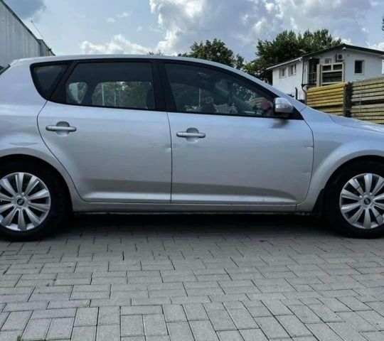 Сірий Кіа Сід, об'ємом двигуна 0 л та пробігом 245 тис. км за 5000 $, фото 1 на Automoto.ua