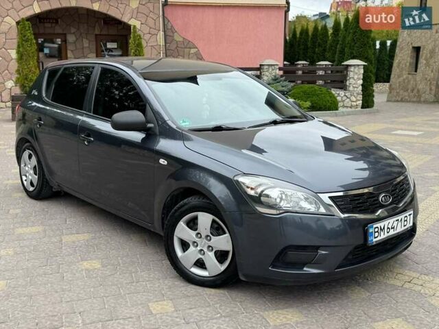Серый Киа Сид, объемом двигателя 1.4 л и пробегом 200 тыс. км за 5300 $, фото 1 на Automoto.ua