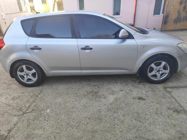 Серый Киа Сид, объемом двигателя 1.4 л и пробегом 229 тыс. км за 3150 $, фото 1 на Automoto.ua