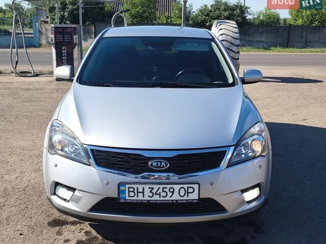 Серый Киа Сид, объемом двигателя 1.59 л и пробегом 124 тыс. км за 5600 $, фото 1 на Automoto.ua