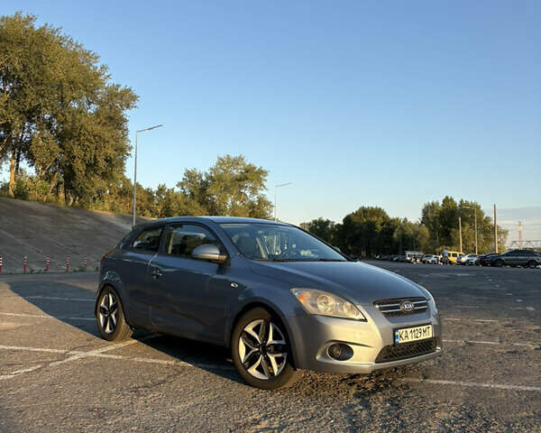 Серый Киа Сид, объемом двигателя 1.4 л и пробегом 197 тыс. км за 3900 $, фото 1 на Automoto.ua