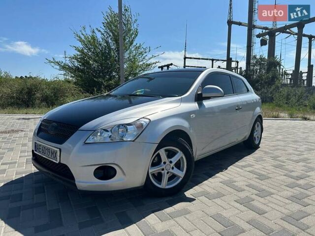 Серый Киа Сид, объемом двигателя 1.4 л и пробегом 208 тыс. км за 6699 $, фото 1 на Automoto.ua
