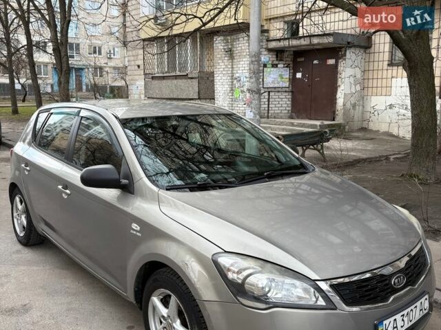 Сірий Кіа Сід, об'ємом двигуна 1.58 л та пробігом 282 тис. км за 6100 $, фото 1 на Automoto.ua