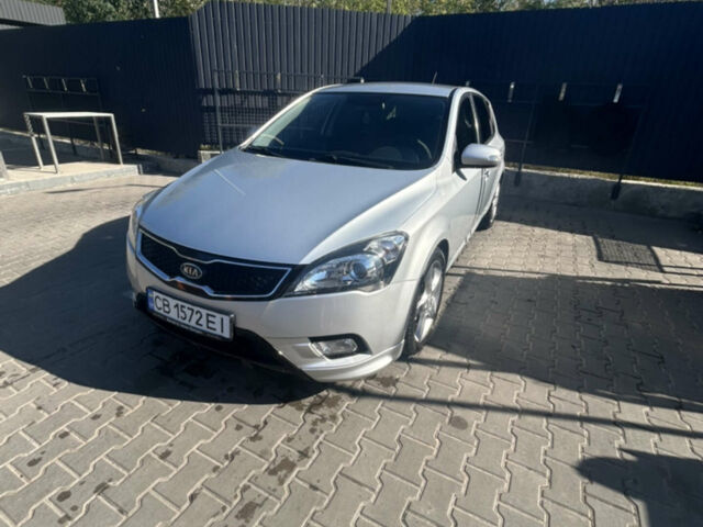 Серый Киа Сид, объемом двигателя 1.58 л и пробегом 153 тыс. км за 6000 $, фото 1 на Automoto.ua