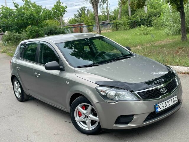 Серый Киа Сид, объемом двигателя 1.6 л и пробегом 218 тыс. км за 6200 $, фото 1 на Automoto.ua
