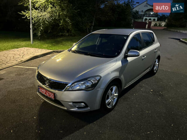 Серый Киа Сид, объемом двигателя 1.6 л и пробегом 159 тыс. км за 7800 $, фото 1 на Automoto.ua