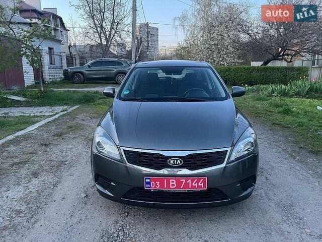 Серый Киа Сид, объемом двигателя 1.4 л и пробегом 182 тыс. км за 5900 $, фото 1 на Automoto.ua