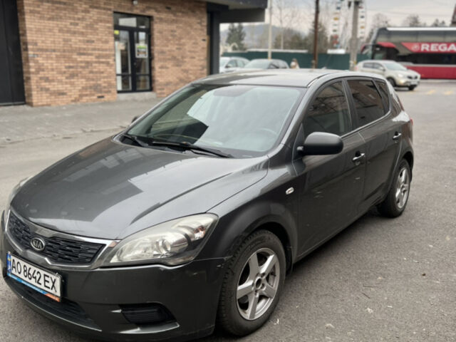 Серый Киа Сид, объемом двигателя 1.4 л и пробегом 227 тыс. км за 6000 $, фото 1 на Automoto.ua