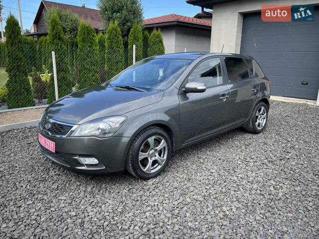 Серый Киа Сид, объемом двигателя 1.6 л и пробегом 244 тыс. км за 8500 $, фото 1 на Automoto.ua