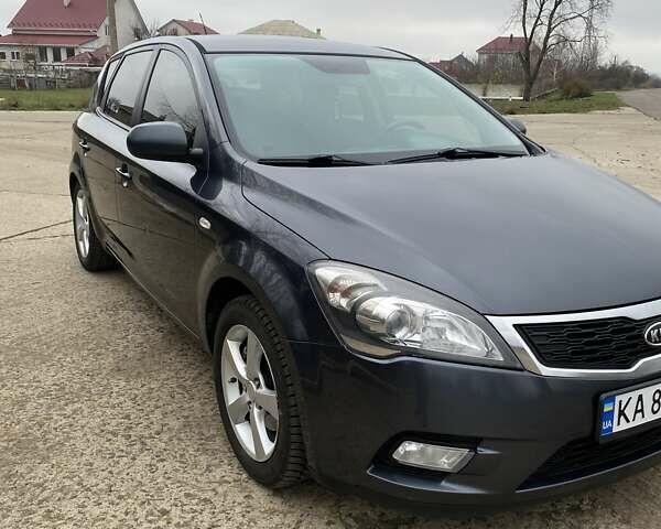 Серый Киа Сид, объемом двигателя 1.6 л и пробегом 300 тыс. км за 6700 $, фото 1 на Automoto.ua