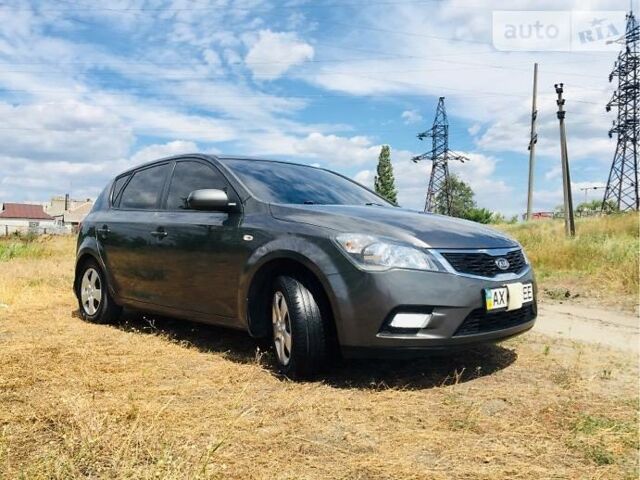 Серый Киа Сид, объемом двигателя 1.6 л и пробегом 169 тыс. км за 8500 $, фото 1 на Automoto.ua