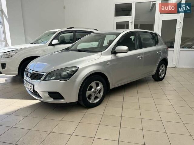 Кіа Сід 2011 у Миколаєві на Automoto.ua Сірий Кіа Сід, об'ємом двигуна 1.4 л та пробігом 148 тис. км за 5600 $, фото 1 на Automoto.ua