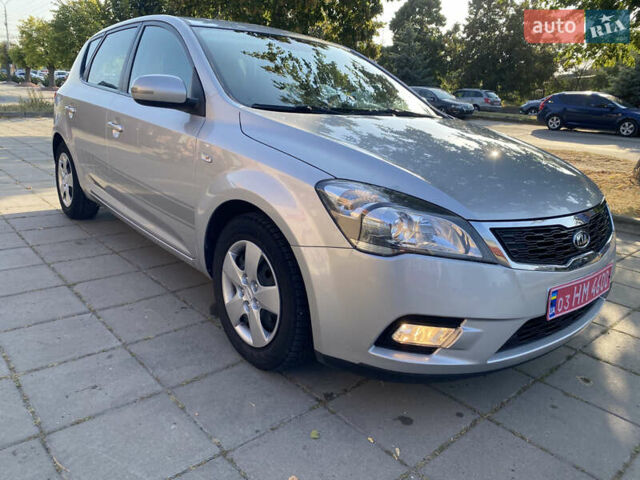 Серый Киа Сид, объемом двигателя 1.6 л и пробегом 232 тыс. км за 8300 $, фото 1 на Automoto.ua