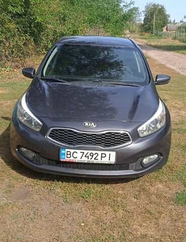 Серый Киа Сид, объемом двигателя 1.6 л и пробегом 289 тыс. км за 8000 $, фото 1 на Automoto.ua