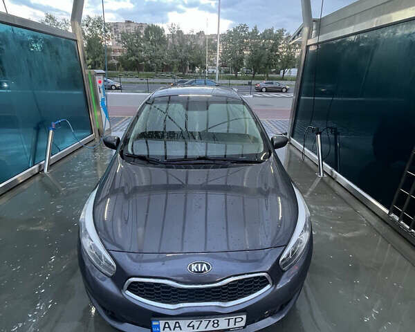 Серый Киа Сид, объемом двигателя 1.6 л и пробегом 200 тыс. км за 9500 $, фото 1 на Automoto.ua
