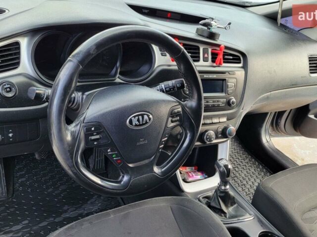 Серый Киа Сид, объемом двигателя 1.4 л и пробегом 220 тыс. км за 7500 $, фото 1 на Automoto.ua