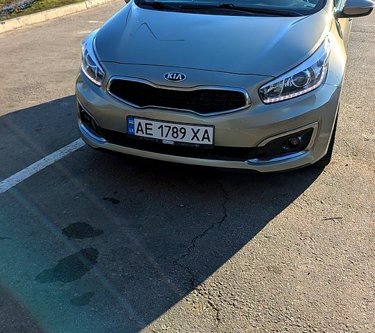 Сірий Кіа Сід, об'ємом двигуна 1.6 л та пробігом 122 тис. км за 12200 $, фото 1 на Automoto.ua
