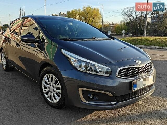 Серый Киа Сид, объемом двигателя 1.59 л и пробегом 175 тыс. км за 13500 $, фото 1 на Automoto.ua