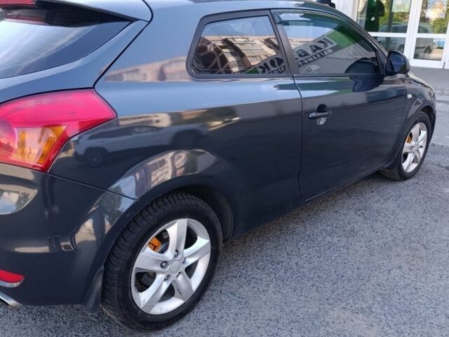 Серый Киа Сид, объемом двигателя 1.6 л и пробегом 300 тыс. км за 4800 $, фото 1 на Automoto.ua