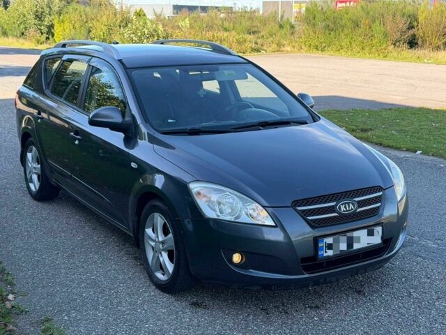 Серый Киа Сид, объемом двигателя 1.6 л и пробегом 300 тыс. км за 4000 $, фото 1 на Automoto.ua