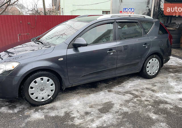 Серый Киа Сид, объемом двигателя 1.6 л и пробегом 275 тыс. км за 5000 $, фото 1 на Automoto.ua