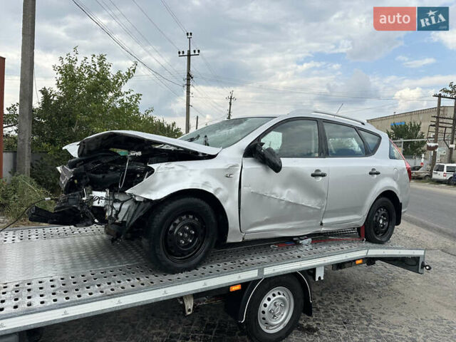Серый Киа Сид, объемом двигателя 1.59 л и пробегом 281 тыс. км за 1650 $, фото 1 на Automoto.ua