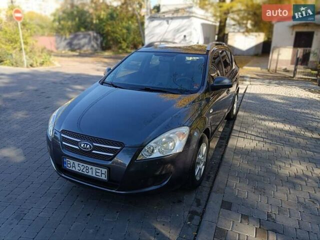 Серый Киа Сид, объемом двигателя 1.58 л и пробегом 270 тыс. км за 6000 $, фото 1 на Automoto.ua