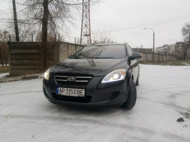 Серый Киа Сид, объемом двигателя 1.6 л и пробегом 150 тыс. км за 8000 $, фото 1 на Automoto.ua