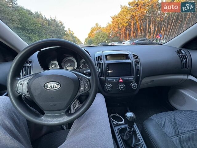 Серый Киа Сид, объемом двигателя 1.58 л и пробегом 245 тыс. км за 5590 $, фото 1 на Automoto.ua