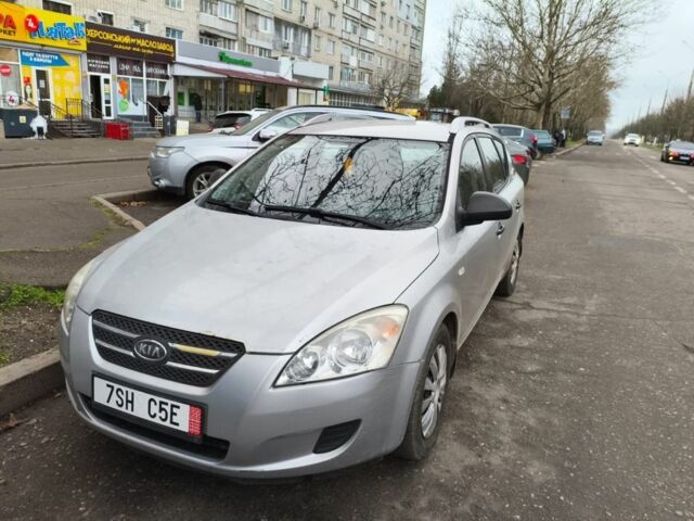 Сірий Кіа Сід, об'ємом двигуна 1.6 л та пробігом 300 тис. км за 2800 $, фото 1 на Automoto.ua