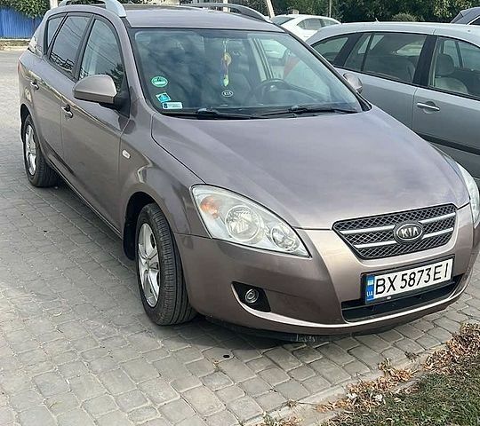 Сірий Кіа Сід, об'ємом двигуна 1.58 л та пробігом 304 тис. км за 4950 $, фото 1 на Automoto.ua