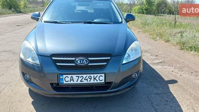 Серый Киа Сид, объемом двигателя 1.58 л и пробегом 282 тыс. км за 6500 $, фото 1 на Automoto.ua