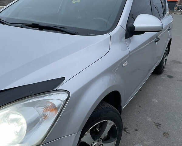 Серый Киа Сид, объемом двигателя 1.6 л и пробегом 285 тыс. км за 5550 $, фото 1 на Automoto.ua
