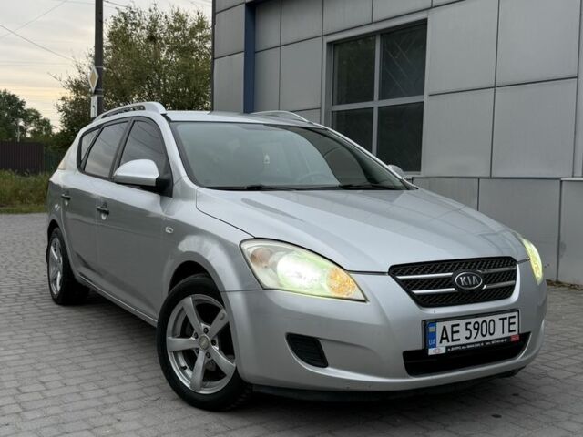 Серый Киа Сид, объемом двигателя 1.6 л и пробегом 260 тыс. км за 5600 $, фото 1 на Automoto.ua