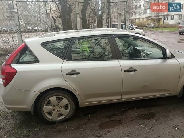 Серый Киа Сид, объемом двигателя 2 л и пробегом 288 тыс. км за 5500 $, фото 1 на Automoto.ua