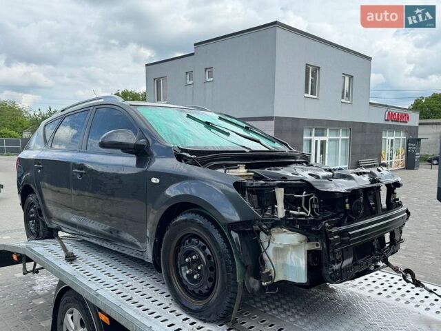 Серый Киа Сид, объемом двигателя 1.6 л и пробегом 300 тыс. км за 1950 $, фото 1 на Automoto.ua