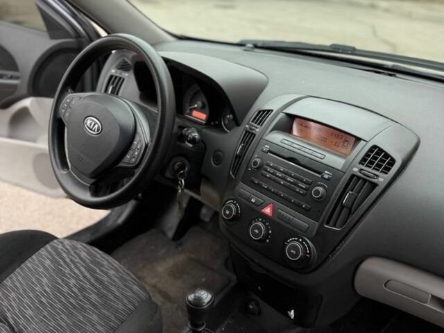 Сірий Кіа Сід, об'ємом двигуна 0 л та пробігом 87 тис. км за 3600 $, фото 1 на Automoto.ua